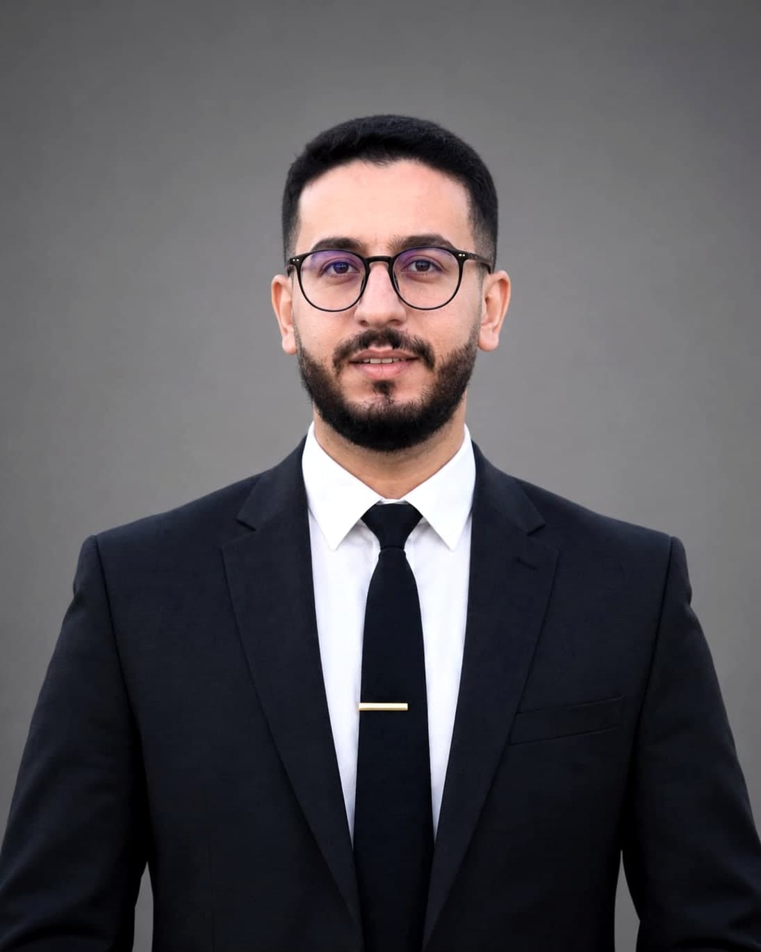 الأستاذ أسامة احرير، مفوض قضائي، في الإطار المهني للمكتب بالدار البيضاء